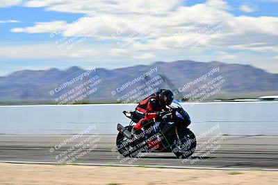 media/Mar-25-2024-Moto Forza (Mon) [[8d4319bd68]]/4-Novice Group/Session 4 Front Straight Speed Pans/